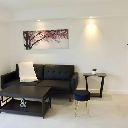 Ferienwohnung Charming And Beautiful 2Bd 1Bath
